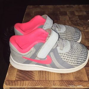 Nike Revolution 4 Size 7C